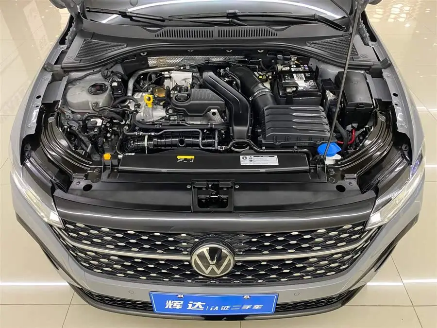 لافيدا 2023 300TSI DSG إصدار الأبد النجمي