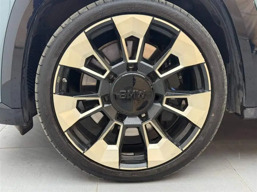 بي إم دبليو XM 2023 الطراز الأساسي