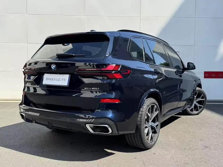 بي إم دبليو X5 2023 xDrive 30Li M سبورت باقة الليل الأسود