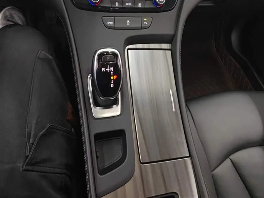 بيوك لاكروس 2022 652T الفاخرة