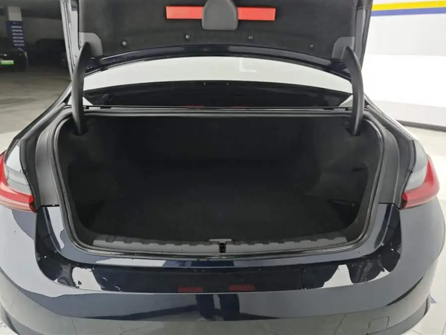 بي إم دبليو i3 2024 eDrive 35 L