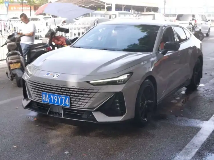 Changan UNI-V 2022 1.5T Premium