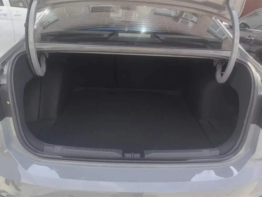 لافيدا 2024 300TSI DSG إصدار نجوم الأبدية