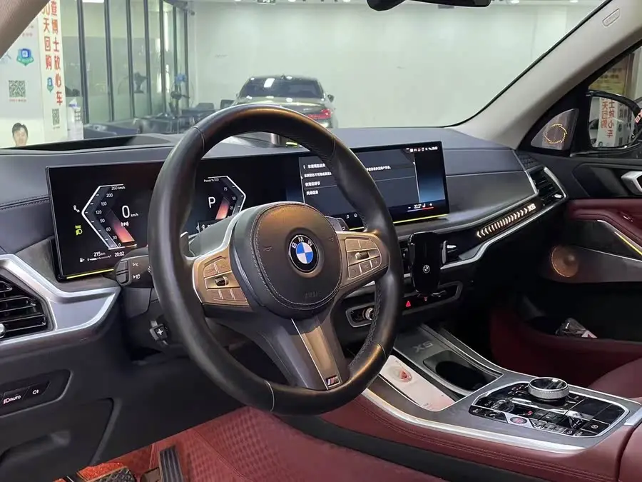 بي إم دبليو X5 2023 xDrive 30Li حزمة الرياضة M