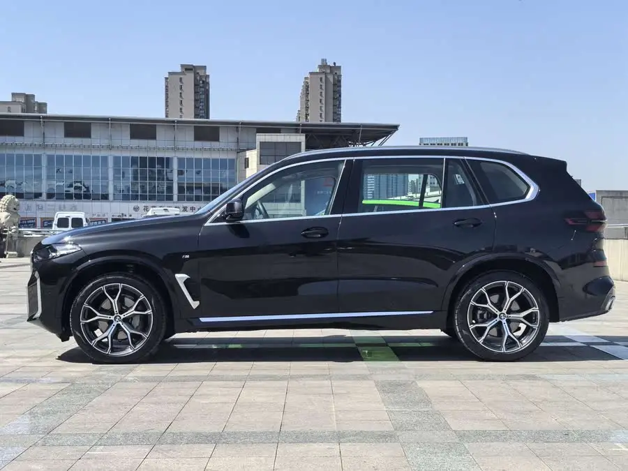 BMW X5 2023 xDrive 30Li Luxury M Sport Package