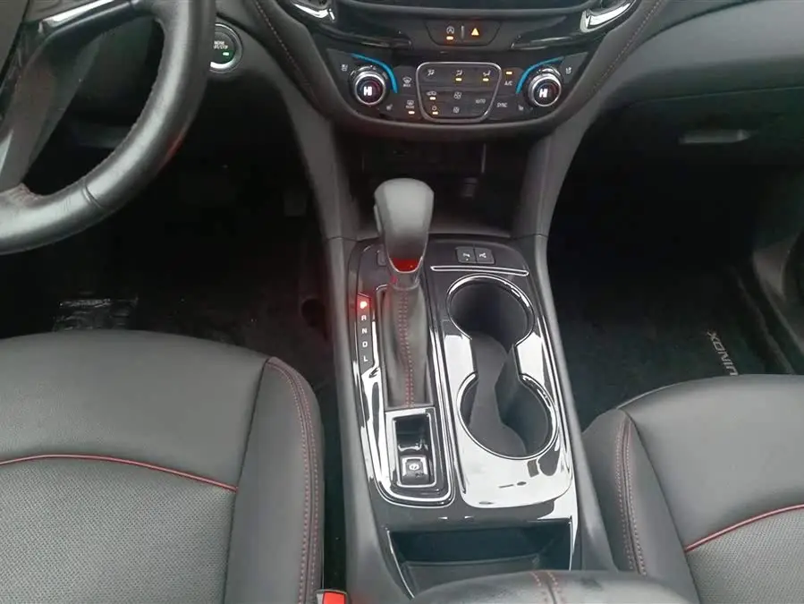 2022 شيفروليه إكويناكس هجين خفيف 550T RS إصدار الدفع الرباعي الذكي