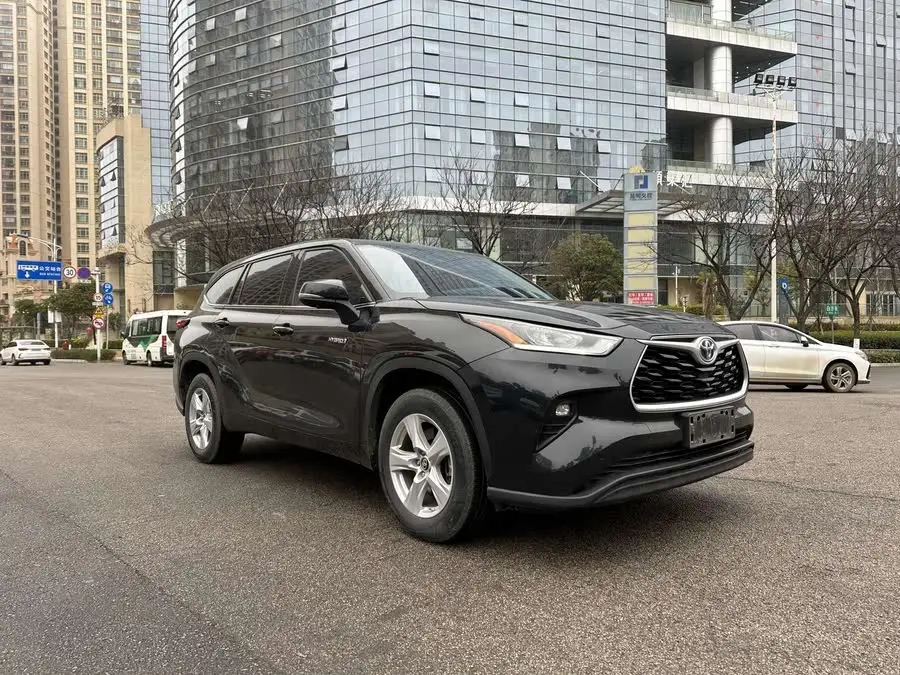 هايلاندر 2022 نسخة هجينة 2.5 لتر دفع أمامي إصدار النخبة 5 مقاعد