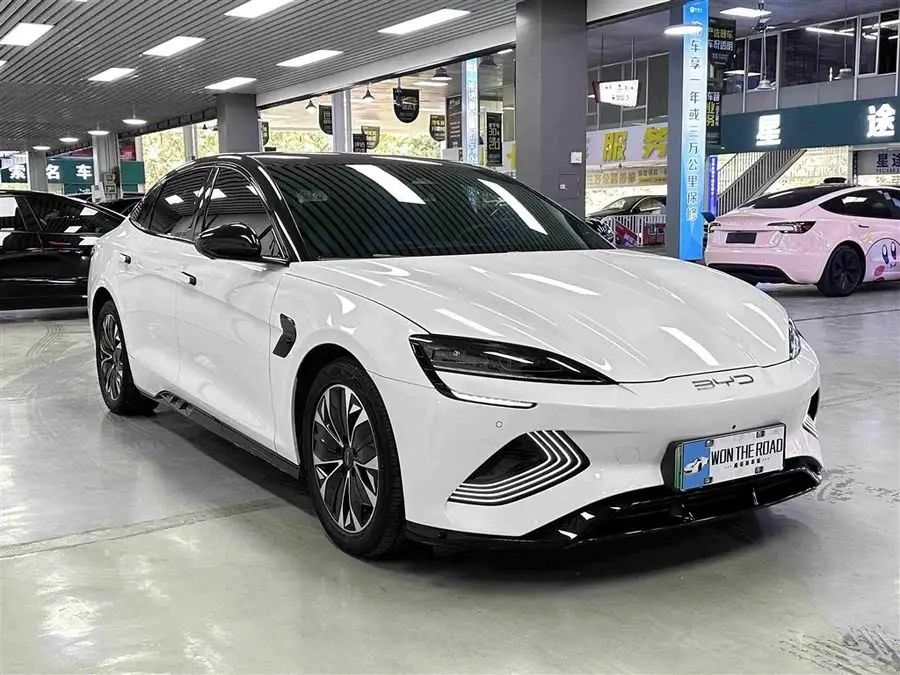 ختم 2022 طراز 550 كم النسخة الفاخرة ذات الدفع الخلفي بنطاق قياسي