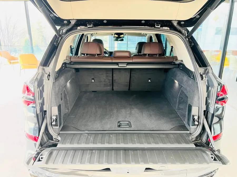 BMW X5 2023 xDrive 30Li Luxury M Sport Night Package