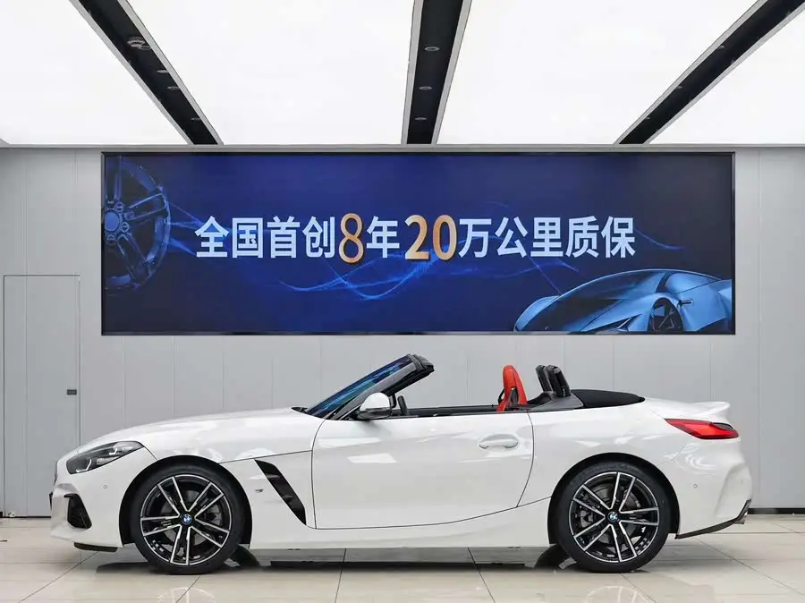 بي ام دبليو Z4 2022 sDrive 25i M حزمة رياضية