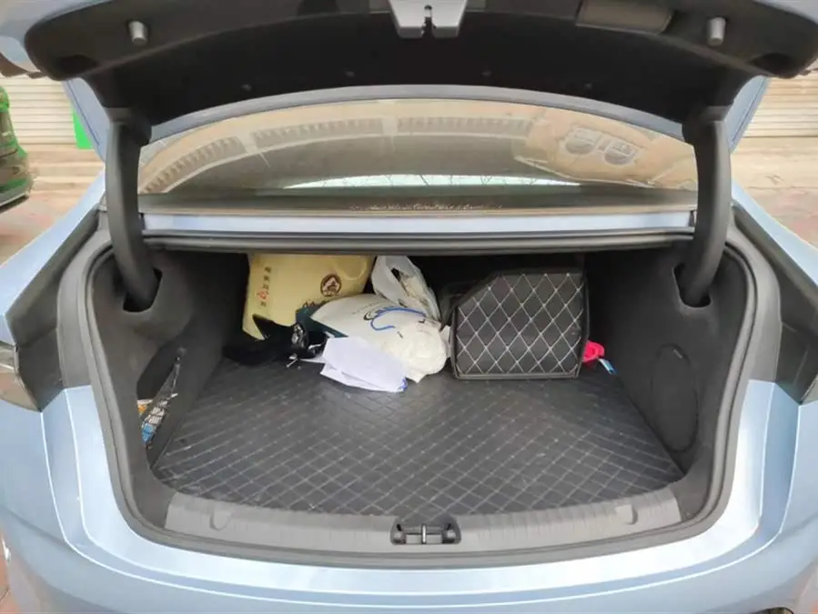 فقمة 2022 طراز 550 كم النسخة الفاخرة ذات الدفع الخلفي المعياري