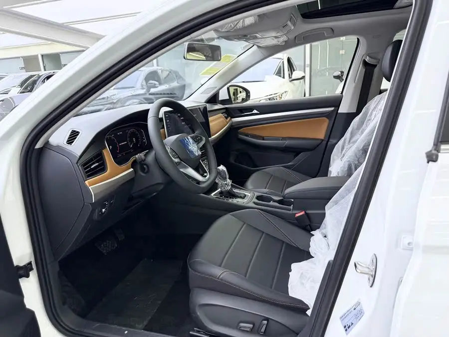 2025 Bora 200TSI DSG Joy Navigation Edition