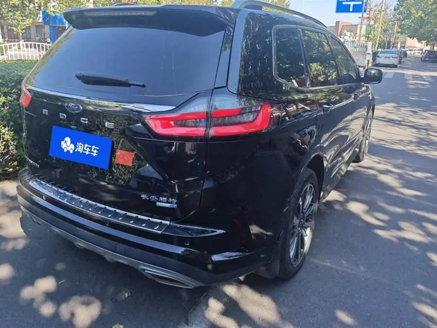 Ford Edge 2021 PLUS EcoBoost 245 Two-Wheel Drive High-End 7-Seater