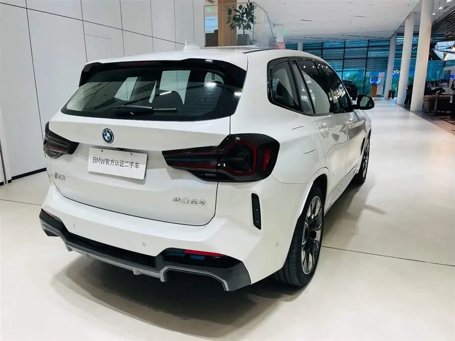 BMW iX3 2023 Leading Edition
