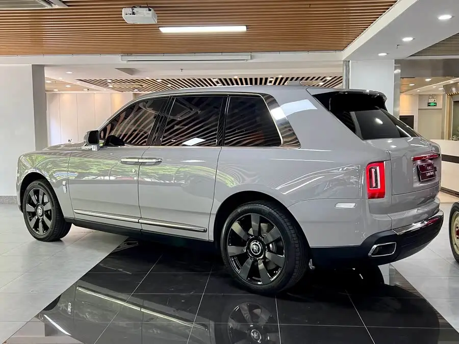 كولينان 2018 النسخة ذات الأربعة مقاعد