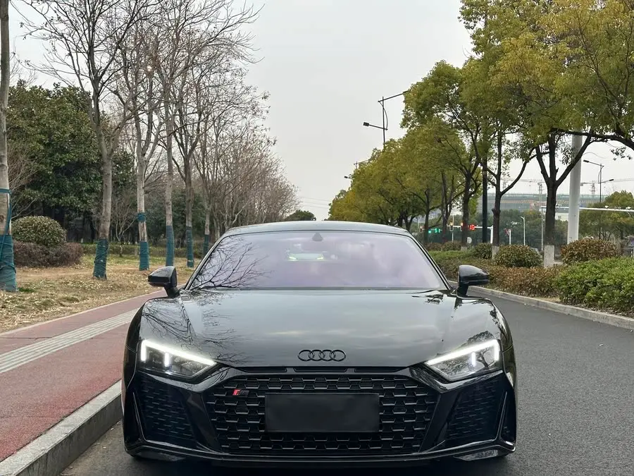 أودي R8 2021 V10 كوبيه الأداء