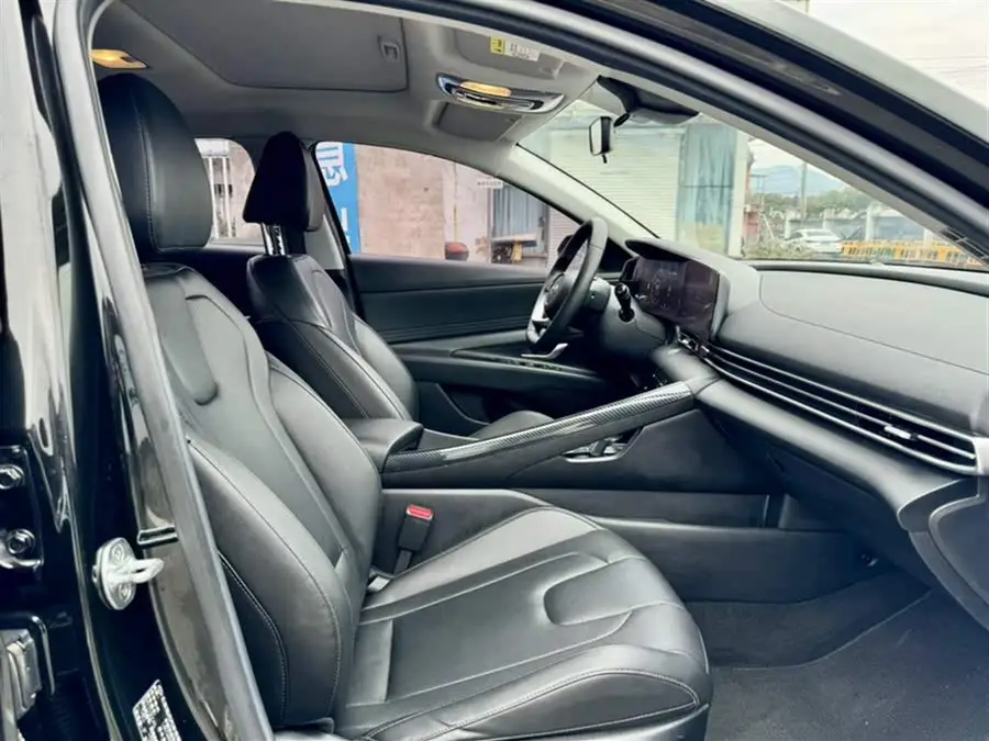 إلنترا 2021 1.5 لتر CVT LUX