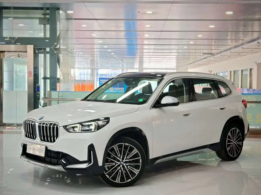 بي إم دبليو X1 2023 xDrive25Li حزمة تصميم X