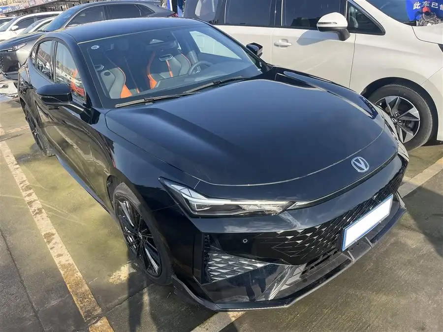 تشانجان UNI-V 2023 1.5T نسخة رياضية