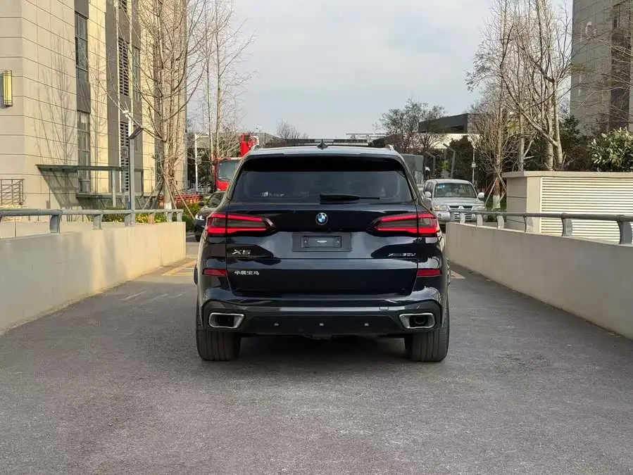 BMW X5 2022 xDrive 30Li Premium M Sport Package