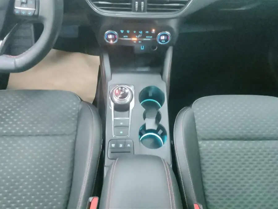 2020 فورد فوكس 2.0 لتر إيكوبوست 180 أوتوماتيك ST لاين