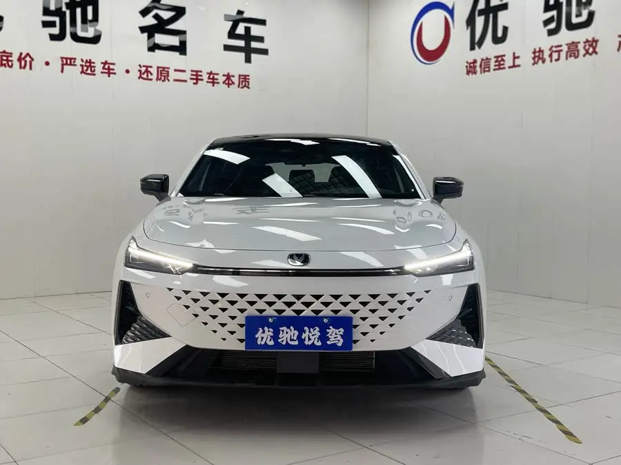 شانجان UNI-V 2024 1.5T الفاخرة