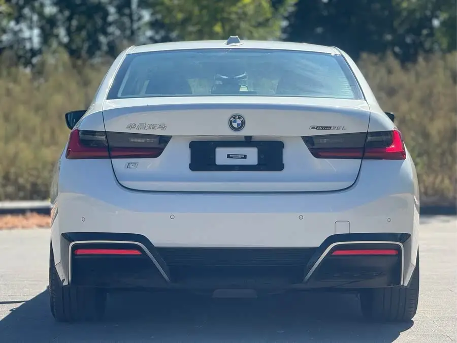 بي إم دبليو i3 2022 إيدرايف 35 ل