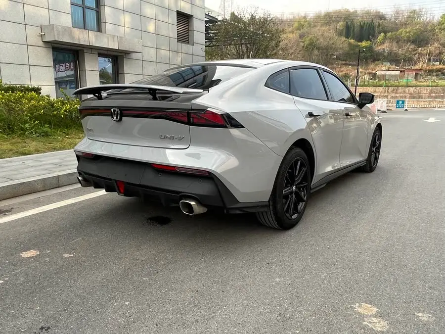 Changan UNI-V 2023 1.5T Premium