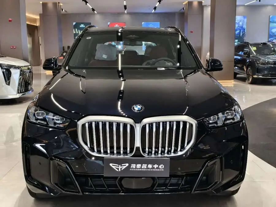بي إم دبليو X5 2023 xDrive 40Li M حزمة الظل الرياضية
