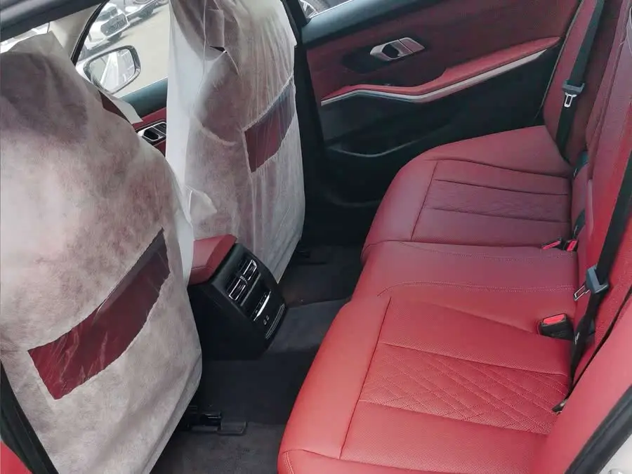 بي إم دبليو i3 2025 eDrive 35 L