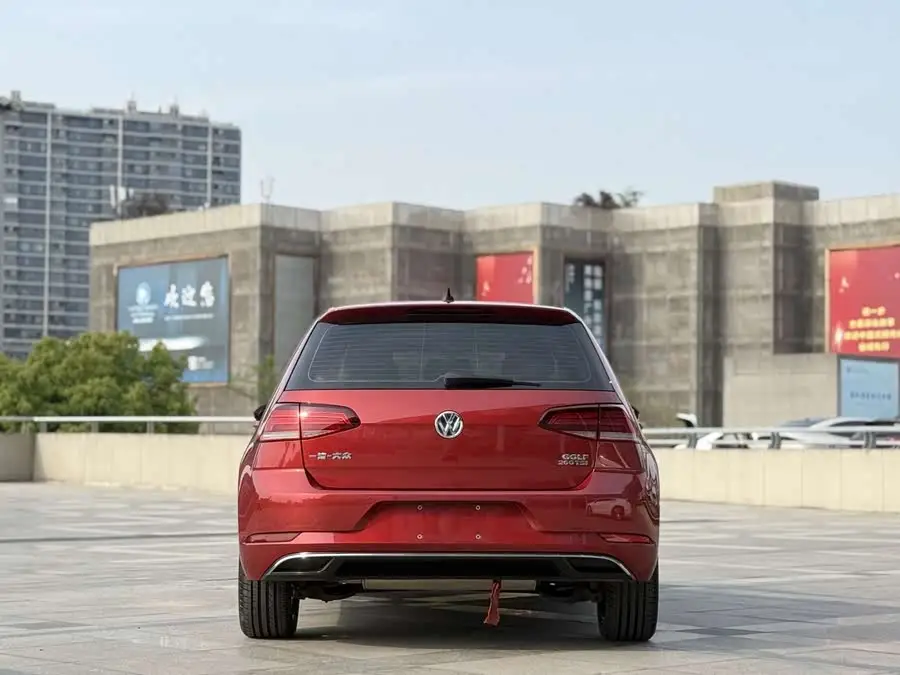 غولف 2020 نسخة الحب 200 TSI DSG نوع الراحة الإصدار الأساسي