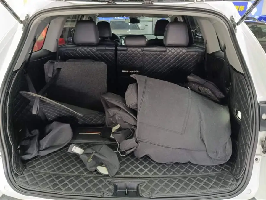 هاي لاندر 2021 2.0T دفع رباعي نسخة فاخرة 7 مقاعد