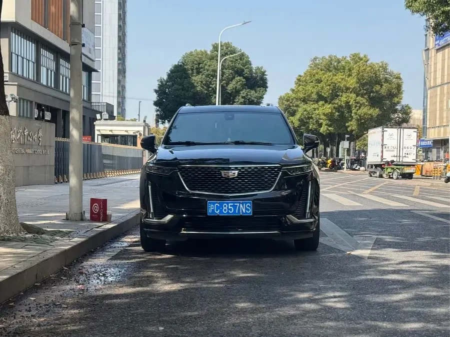 كاديلاك XT6 2022 2.0T طراز فاخر بستة مقاعد ودفع ثنائي