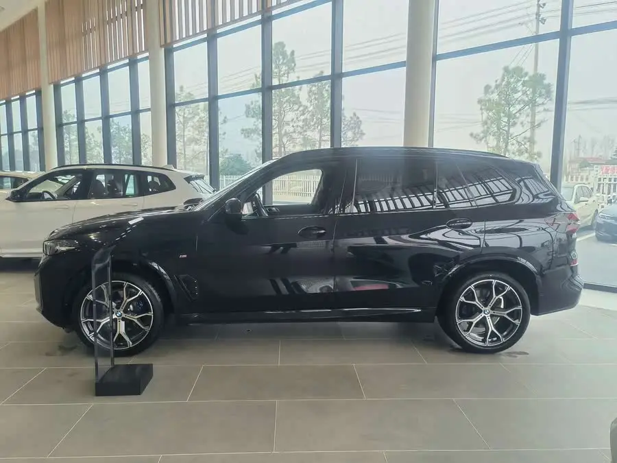 بي إم دبليو X5 2023 xDrive 30Li باقة M الرياضية الحصرية
