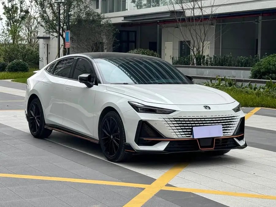 شانغهاي UNI-V 2023 1.5T نسخة رياضية