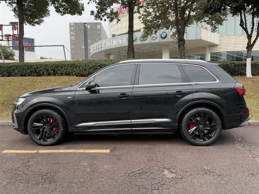 Audi Q7 2023 55 TFSI quattro S line Sport