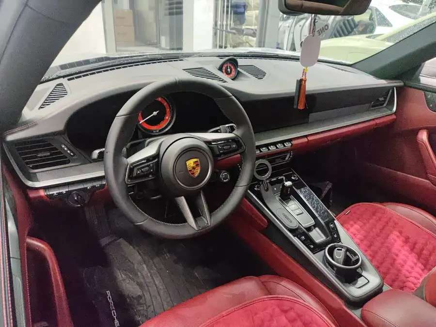 بورش 911 2023 كاريرا 3.0T