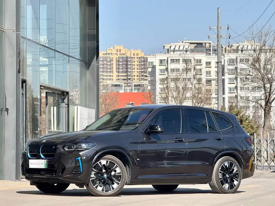 BMW iX3 2023 Leading Edition
