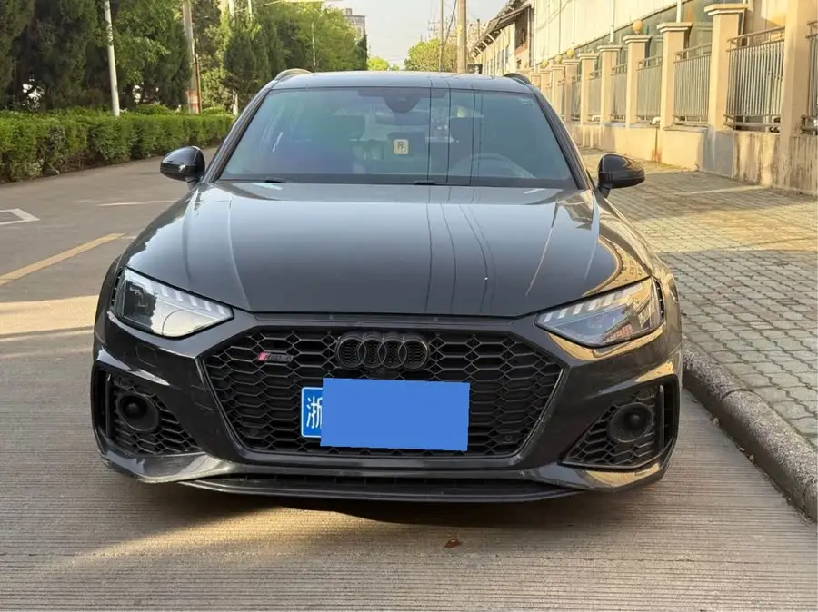 أودي RS 4 2021 RS4 أفانت إصدار الذهب الداكن