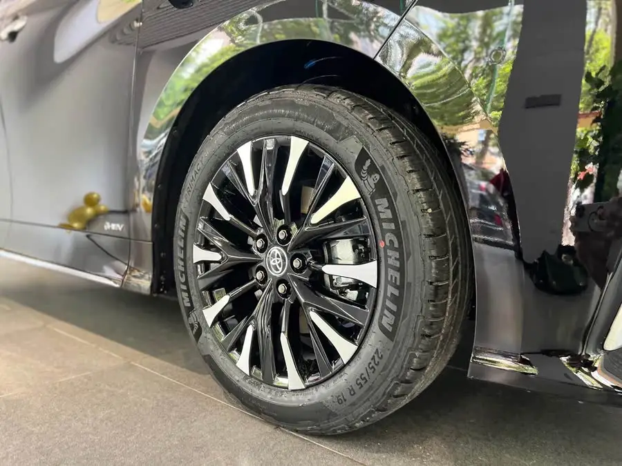 ألـفارد 2025 هايبرد 2.5 لتر بريميوم جولد إديشن