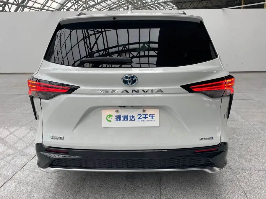 غريفيا 2022 2.5L هايبرد فلاجشيب