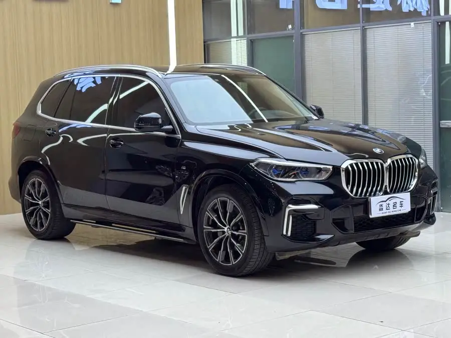 بي إم دبليو X5 2022 xDrive 30Li حزمة M الرياضية الحصرية