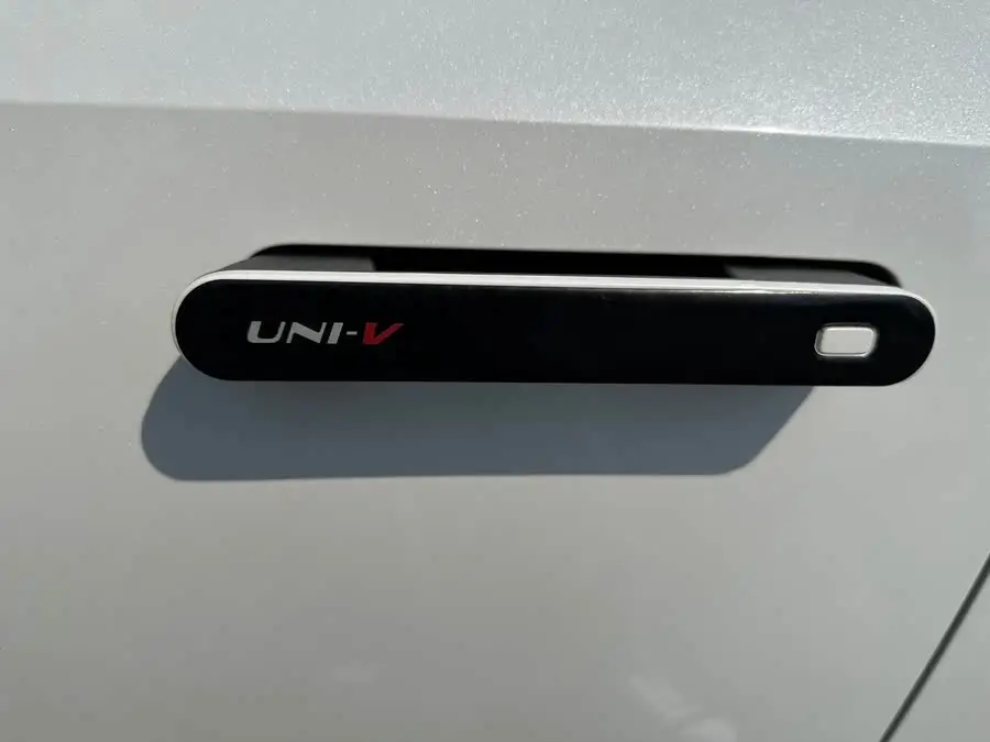 Changan UNI-V 2022 1.5T Intelligent Navigation Edition