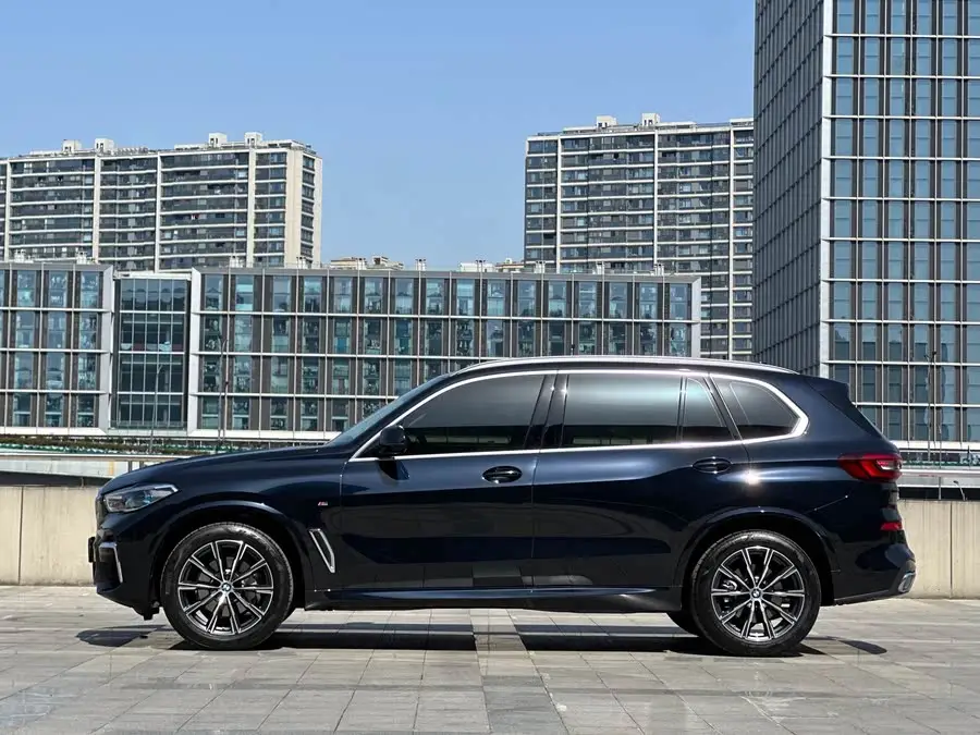 بي إم دبليو X5 2022 طراز مُجدد xDrive 30Li حزمة M الرياضية الحصرية