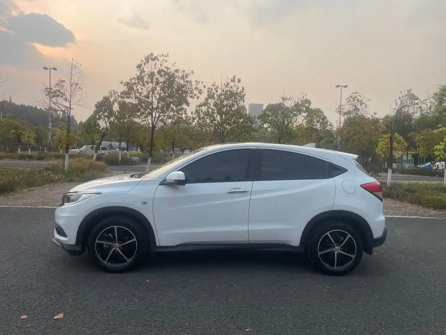 2022 Honda HR-V 1.5L CVT Phantom Night ・ Pioneer Edition