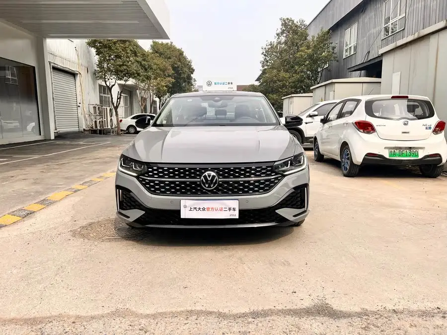 لافيدا 2023 300TSI DSG إصدار النجوم الأبدية