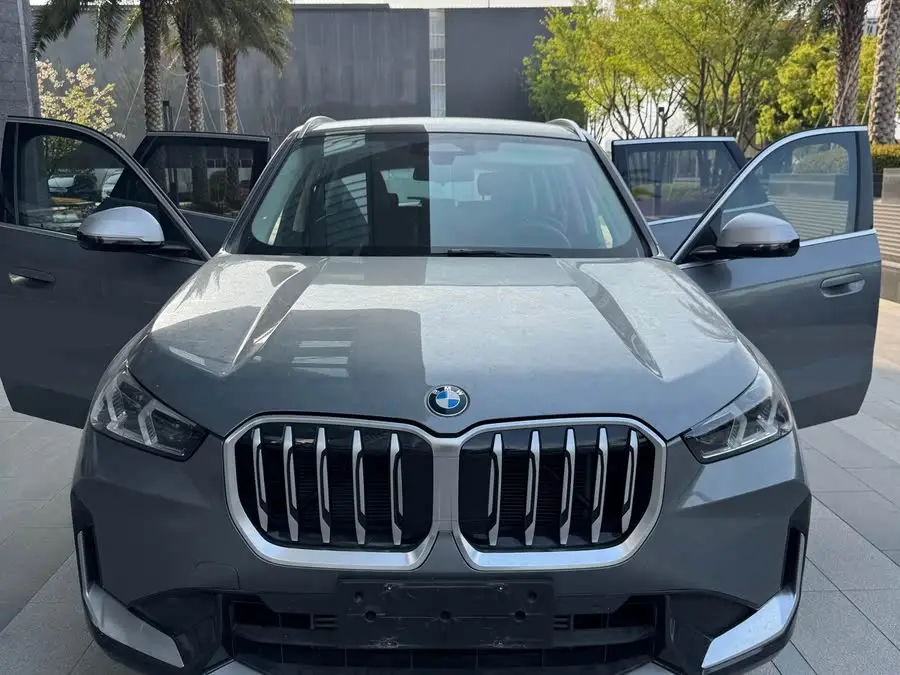 بي إم دبليو X1 2023 xDrive25Li حزمة التصميم X