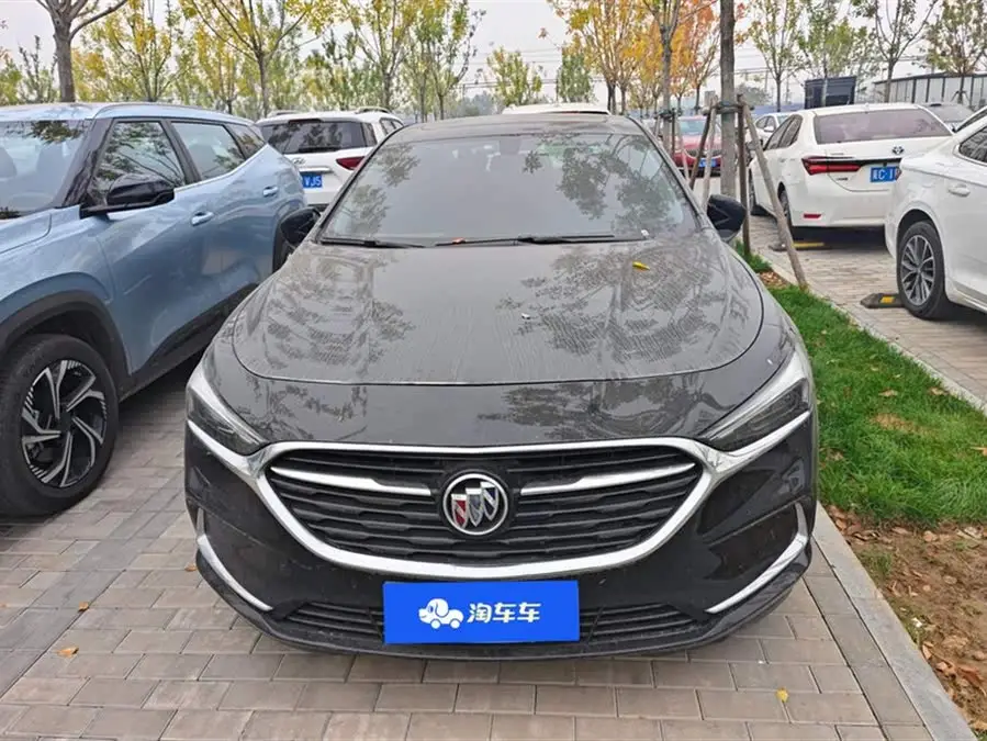 بيوك لاكروس 2022 652T فاخرة