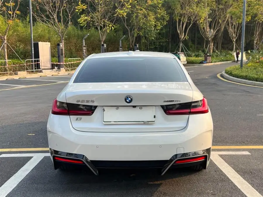 بي إم دبليو i3 2022 eDrive 35 L