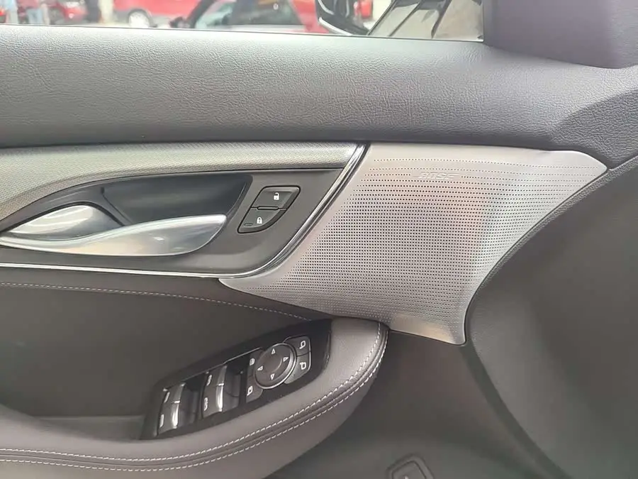 كاديلاك CT5 2023 28T الفاخرة (النسخة القياسية)